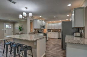 Spacious Fort Walton Beach Home about 2 Mi to Beach!
